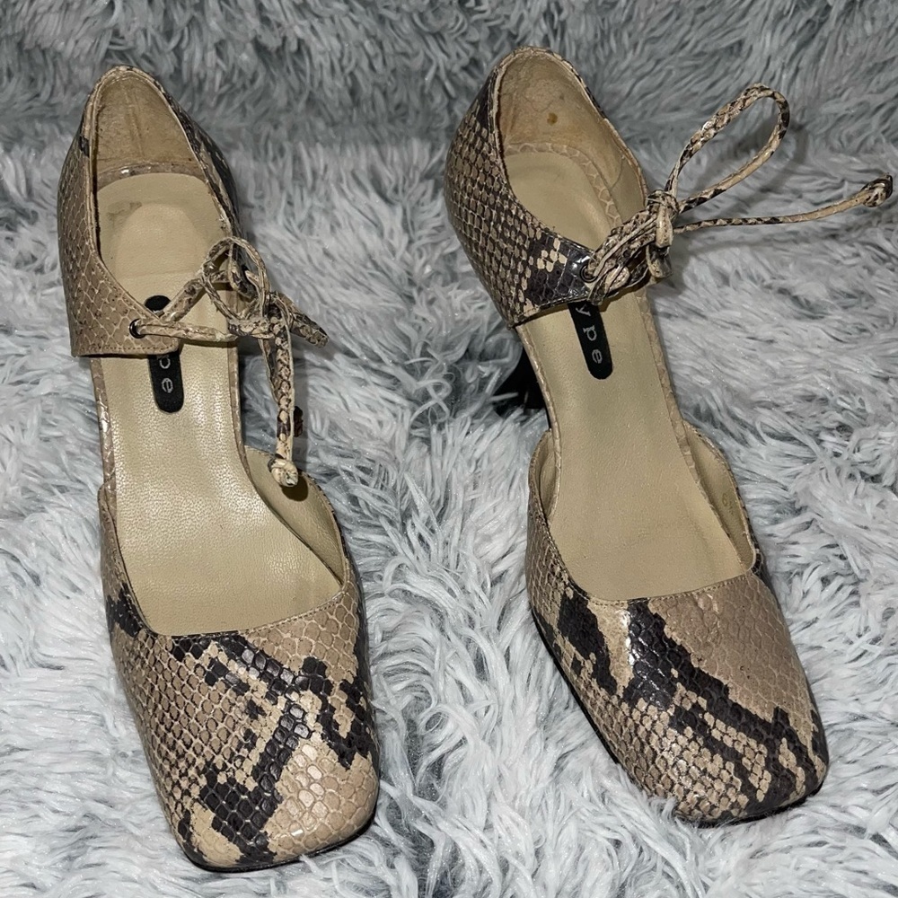 Hype Square Toe Snake Print Novelty Heel Size 6.5